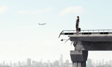 Her şeyin üstesinden gelmek için belirlenir. Karışık teknik