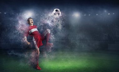 O bir şampiyon olmaya devam etmektedir. Karışık teknik