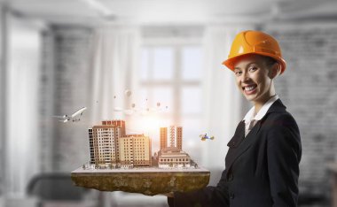 Kadın sunan inşaat projesi. Karışık teknik