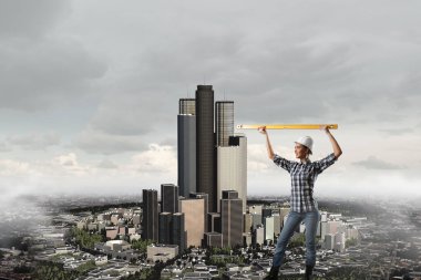 Önlemler alan Oluşturucusu kadın. Karışık teknik