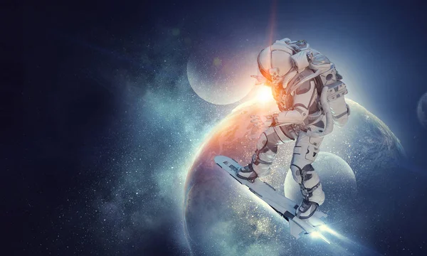 Raumfahrer an Bord. Gemischte Medien — Stockfoto