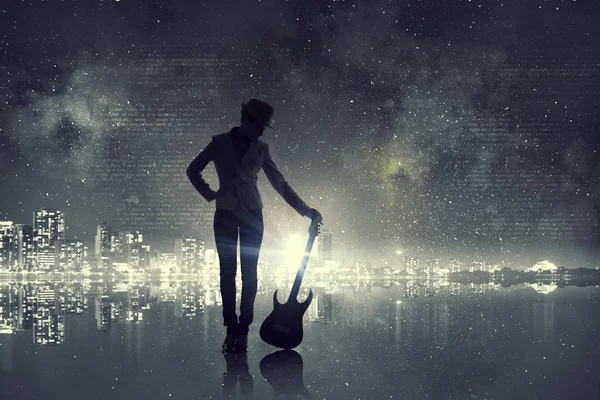 Rock gitar kızla. Karışık teknik