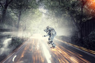 Yönetim Kurulu uçan üzerinde uzay adamı. Karışık teknik