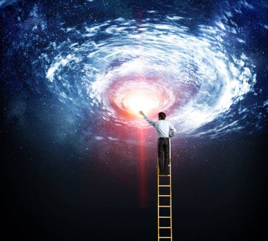 merdiven üzerinde işadamı