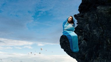 Kız turistik dinlenme. Karışık teknik