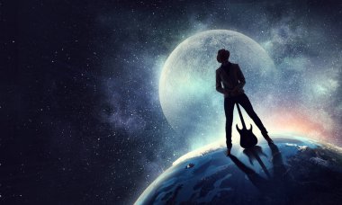 Dünyaca ünlü sanatçı olarak onun adı.