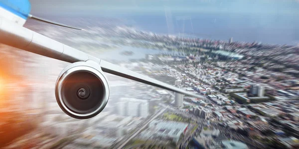 Uçağın gökyüzünde kapatın. Karışık teknik