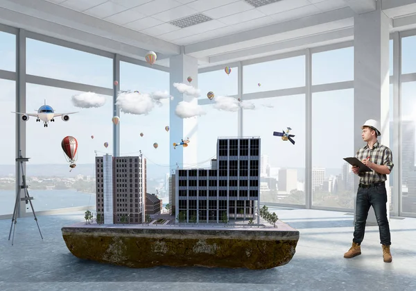 Genç bir mühendis adam. Karışık teknik