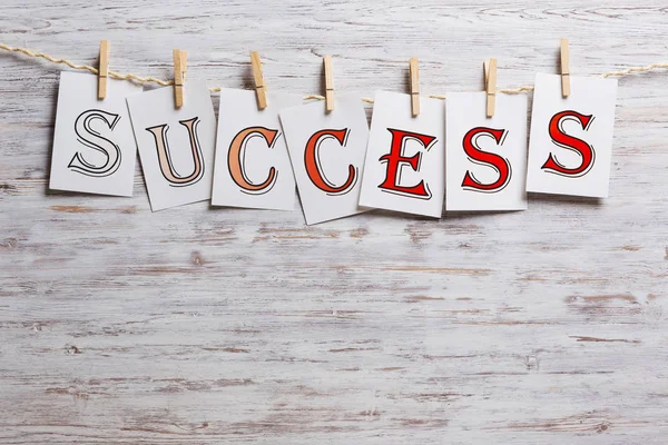 Klibin üzerine kağıt levha. Karışık teknik