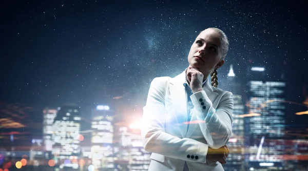 dalgın iş kadını