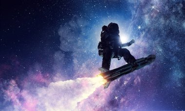 Yönetim Kurulu uçan üzerinde uzay adamı. Karışık teknik