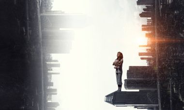 Bu koca dünyada yalnız hissediyorum