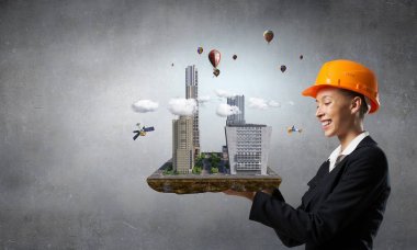 Kadın sunan inşaat projesi. Karışık teknik