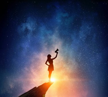 Yıldızlı gökyüzü karşı kadın. Karışık teknik