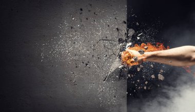 El ile duvar breaking. Karışık teknik