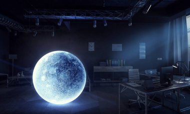 Gece yarısı ofisinde. Karışık teknik