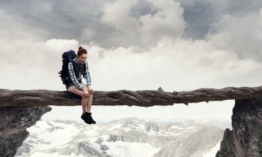 Genç ve güzel yolcu. Karışık teknik