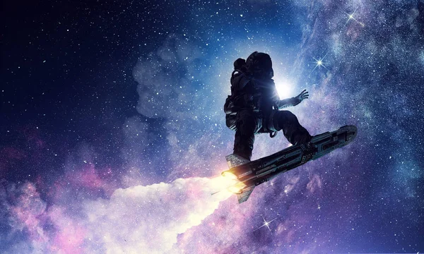 Yönetim Kurulu uçan üzerinde uzay adamı. Karışık teknik