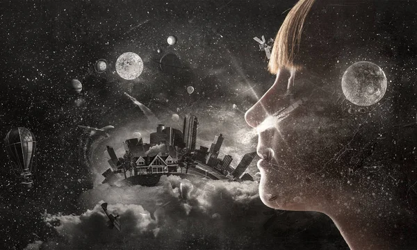 Parlak fikirler kafasının içinde. Karışık teknik