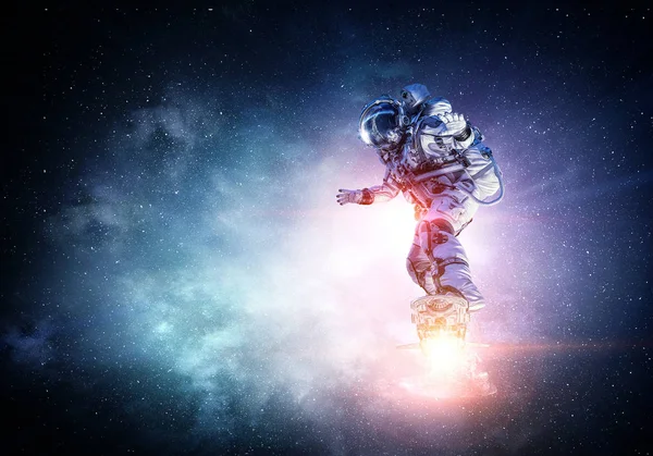 Yönetim Kurulu uçan üzerinde uzay adamı. Karışık teknik