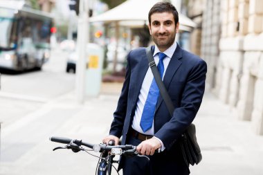 Bisikletli genç işadamları