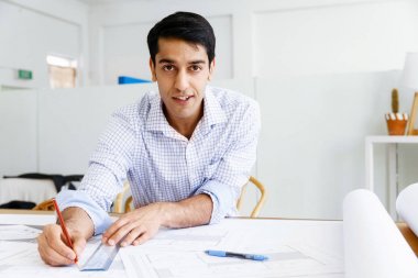 Genç adam mimar ofis