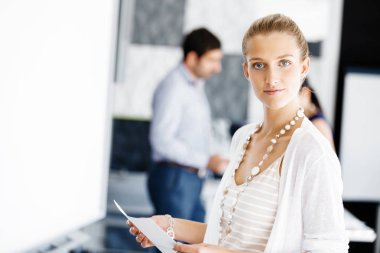 Office çekici kadın işçi