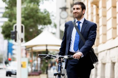 Bisikletli genç işadamları