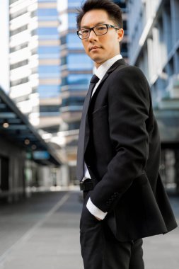 Benim iş konusunda ciddi