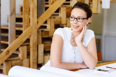 Genç kadın mimar ofis