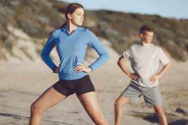 Plaj birlikte eğitim genç Çift