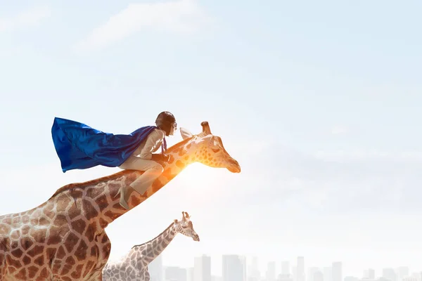 Mädchen Sattelgiraffe. Gemischte Medien — Stockfoto