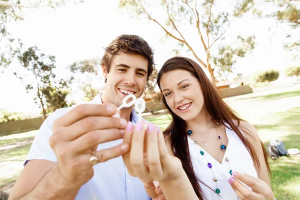 Couple in the park — Stock Photo, Image