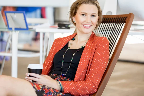 Young woman in office — Stock Photo, Image