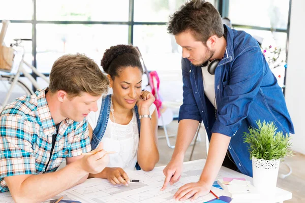 Young office workers or students as a team — Stock Photo, Image
