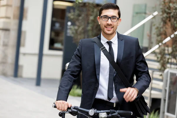 Bisikletli genç işadamları