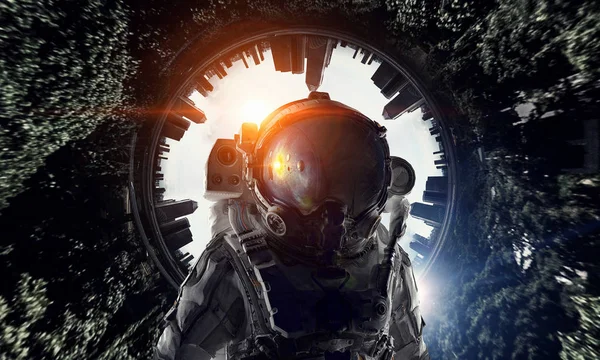 Uzay adamı serüveni. Karışık teknik