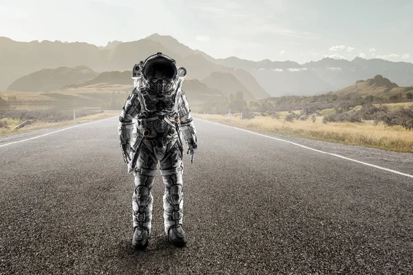 Uzay adamı serüveni. Karışık teknik