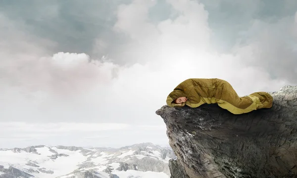 Turista menina tendo descanso. Meios mistos — Fotografia de Stock