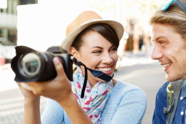 Gülümseyen çift kamera ile