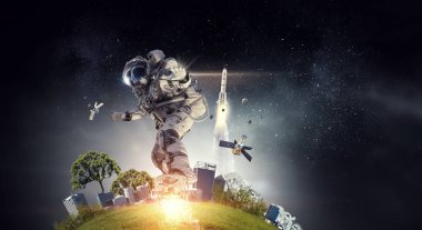 Yönetim Kurulu uçan üzerinde uzay adamı. Karışık teknik