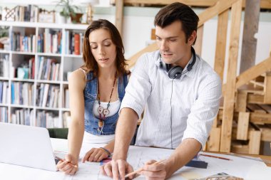 İki genç insan start-up takım