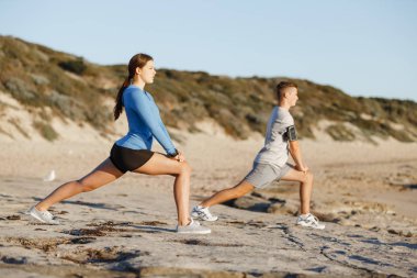 Plaj birlikte eğitim genç Çift