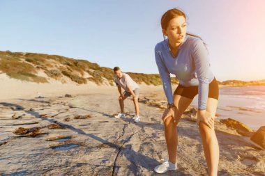 Plaj birlikte eğitim genç Çift