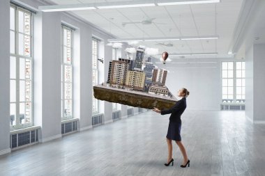 Kadın mühendis ve onun projesi. Karışık teknik