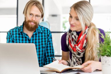 Masada iki Ofis çalışanları