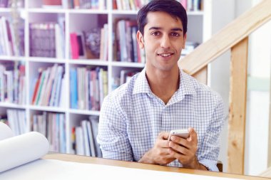 Genç adam mimar ofis