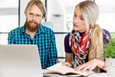 Masada iki Ofis çalışanları