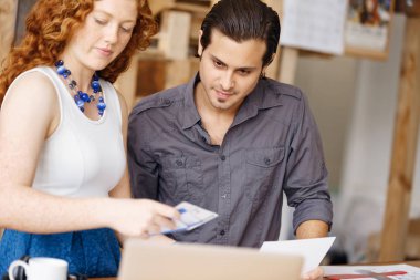 İki genç insan Office