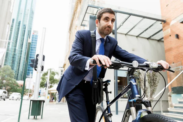 Bisikletli genç işadamları